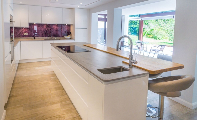 White modern kitchen