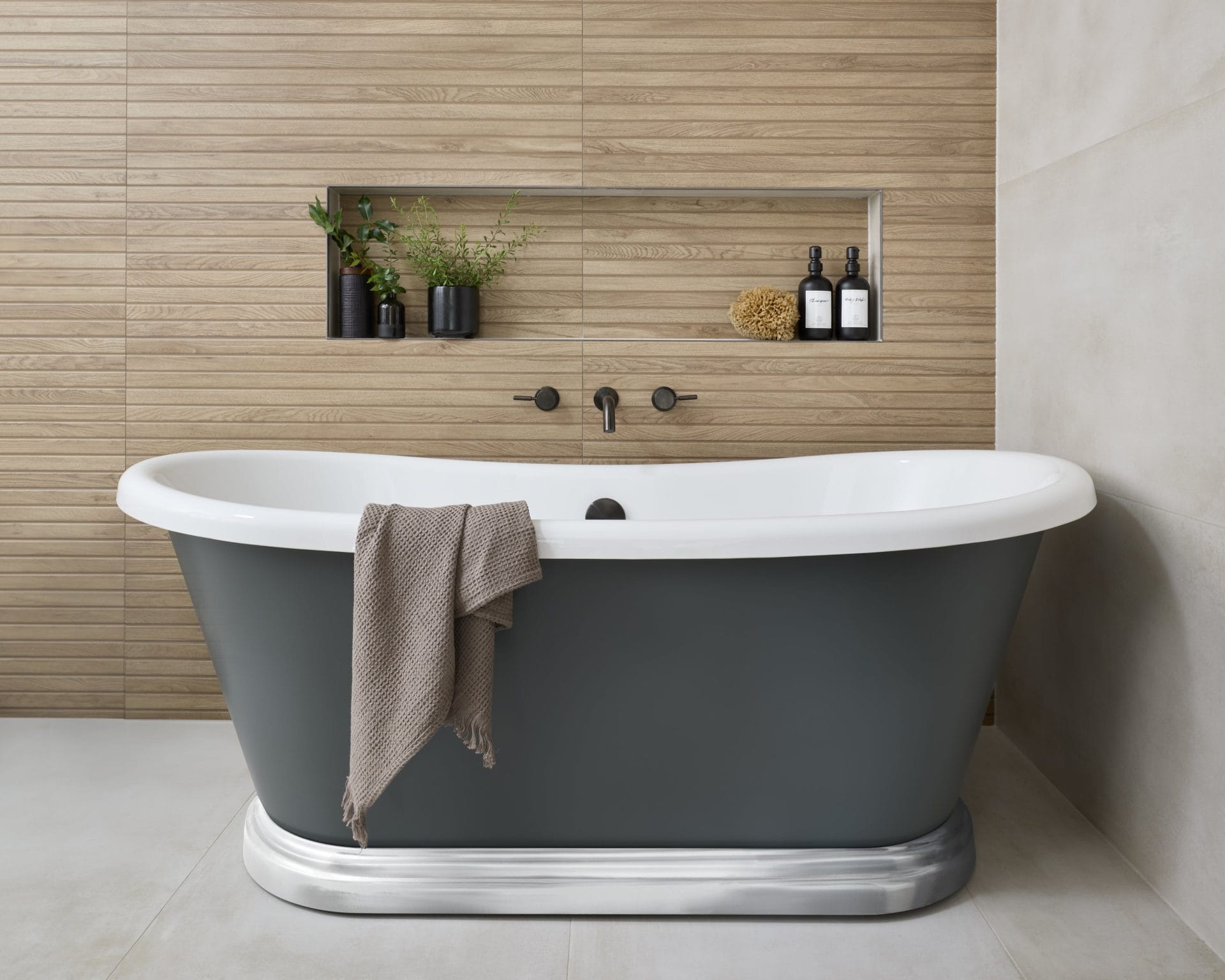 bas765_baths_painted_v1_ls1_(credit_tracypullee_darrenchung)-min